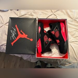 Jordan 4 red thunder, shoes in great condition!